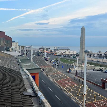 Town Center Large 2 Bedroom Apartment- Sleeps Up To 6 - Dogs Welcome - 2 Minutes From Train Station Blackpool Exteriör bild