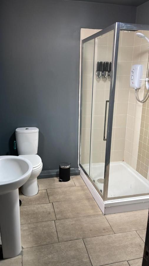 Town Center Large 2 Bedroom Apartment- Sleeps Up To 6 - Dogs Welcome - 2 Minutes From Train Station Blackpool Exteriör bild