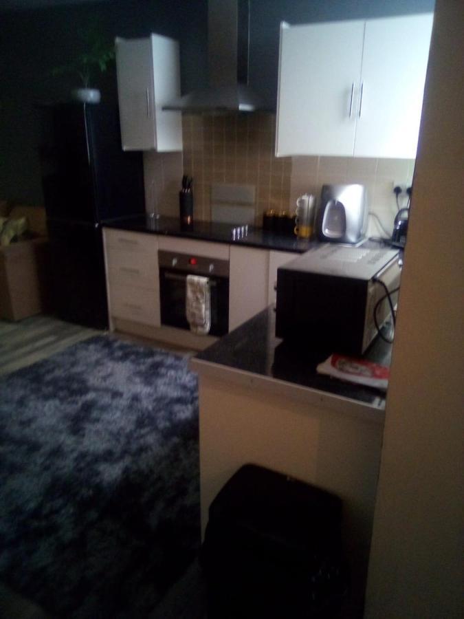 Town Center Large 2 Bedroom Apartment- Sleeps Up To 6 - Dogs Welcome - 2 Minutes From Train Station Blackpool Exteriör bild