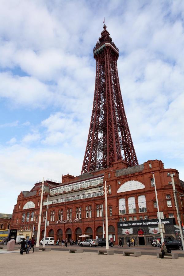 Town Center Large 2 Bedroom Apartment- Sleeps Up To 6 - Dogs Welcome - 2 Minutes From Train Station Blackpool Exteriör bild